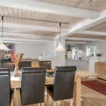 Casa vacanze Large With Modern Facilities For 10 People