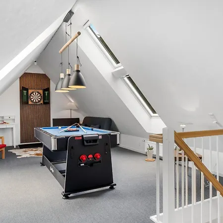 Large With Modern Facilities For 10 People