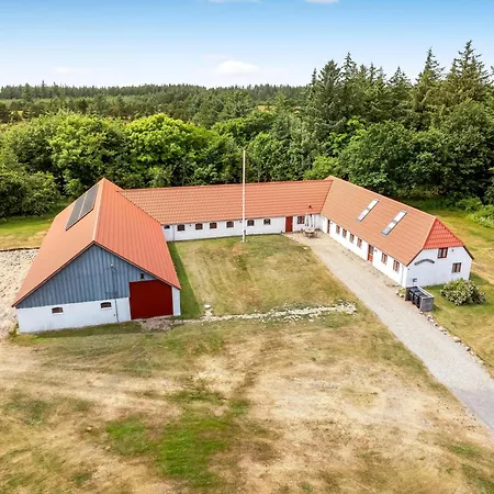 Large With Modern Facilities For 10 People